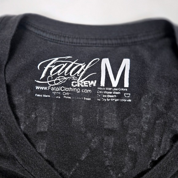 Fatal Crew Skull Graphic Tee V‎ Neck Short Sleeve T-Shirt Black Medium 2004 VTG - Picture 8 of 11